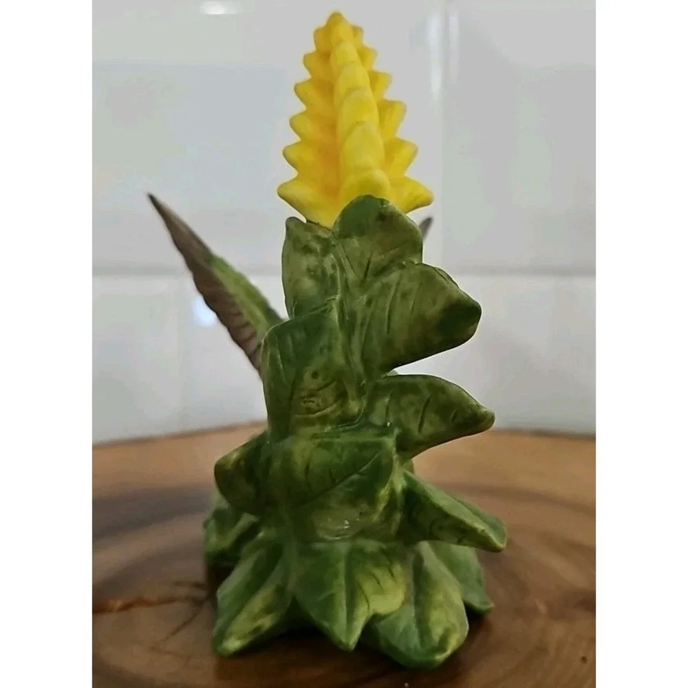 Allen's Hummingbird with Aphelandra Flower Porcelain Bird Figurine Bronson 1996